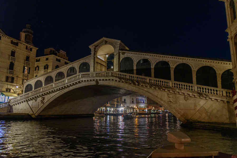 Italia - Venecia 356 - puente del Rialto.jpg
